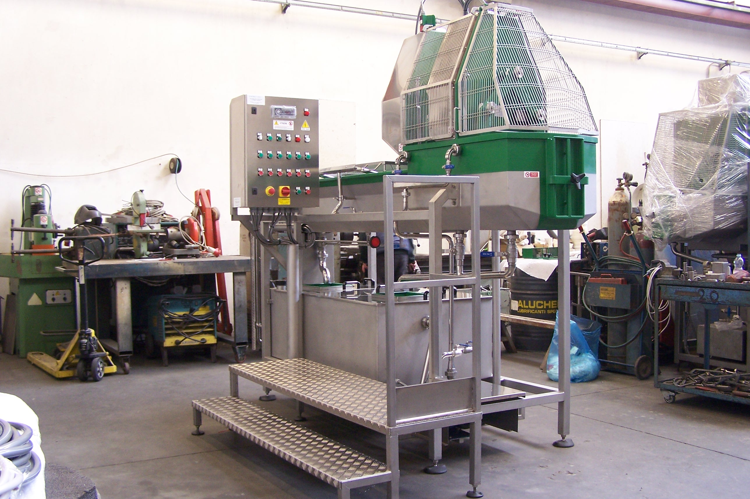 https://www.euromeccanicamodena.com/wp-content/uploads/2016/10/FILATRICE-DOPPIA-VASCA-INPASTATRICE-1.jpg